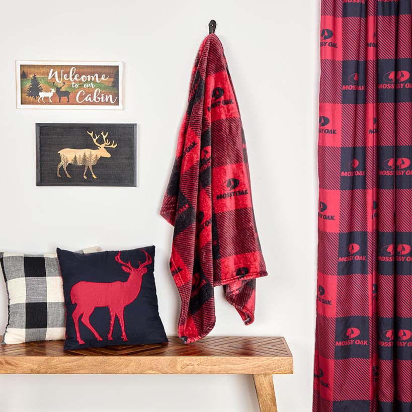 Mossy Oak Red Buffalo Logo 50\" x 60\" Fleece Plush Throw